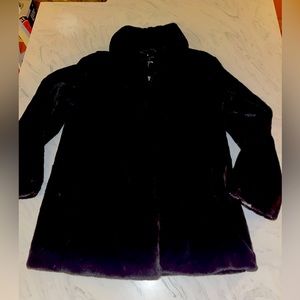 Tahari faux fur fuzzy warm solid black jacket coat hook closure m stars